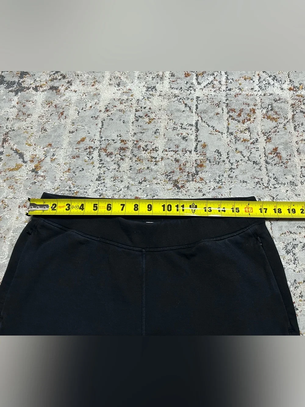 LULULEMON free to roam black joggers size 12